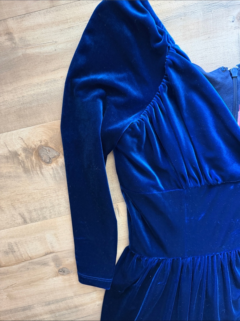 STARLET WIGGLE DRESS IN BLUE VELVET - VIXEN BY MICHELINE PITT - Picture 4 of 8